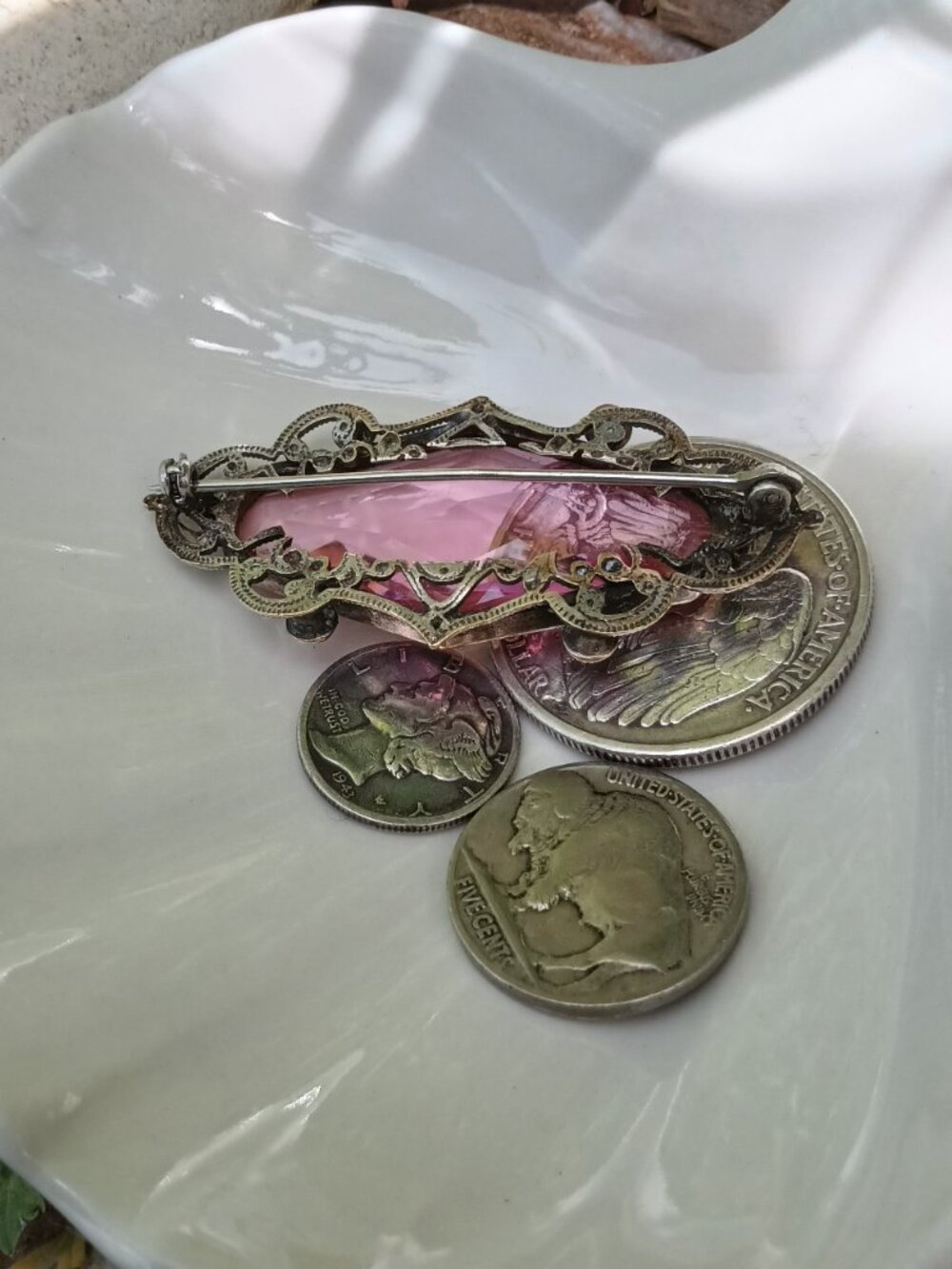 Gorgeous 1920's Czech Glass & Brass Brooch - Picture 10 of 10
